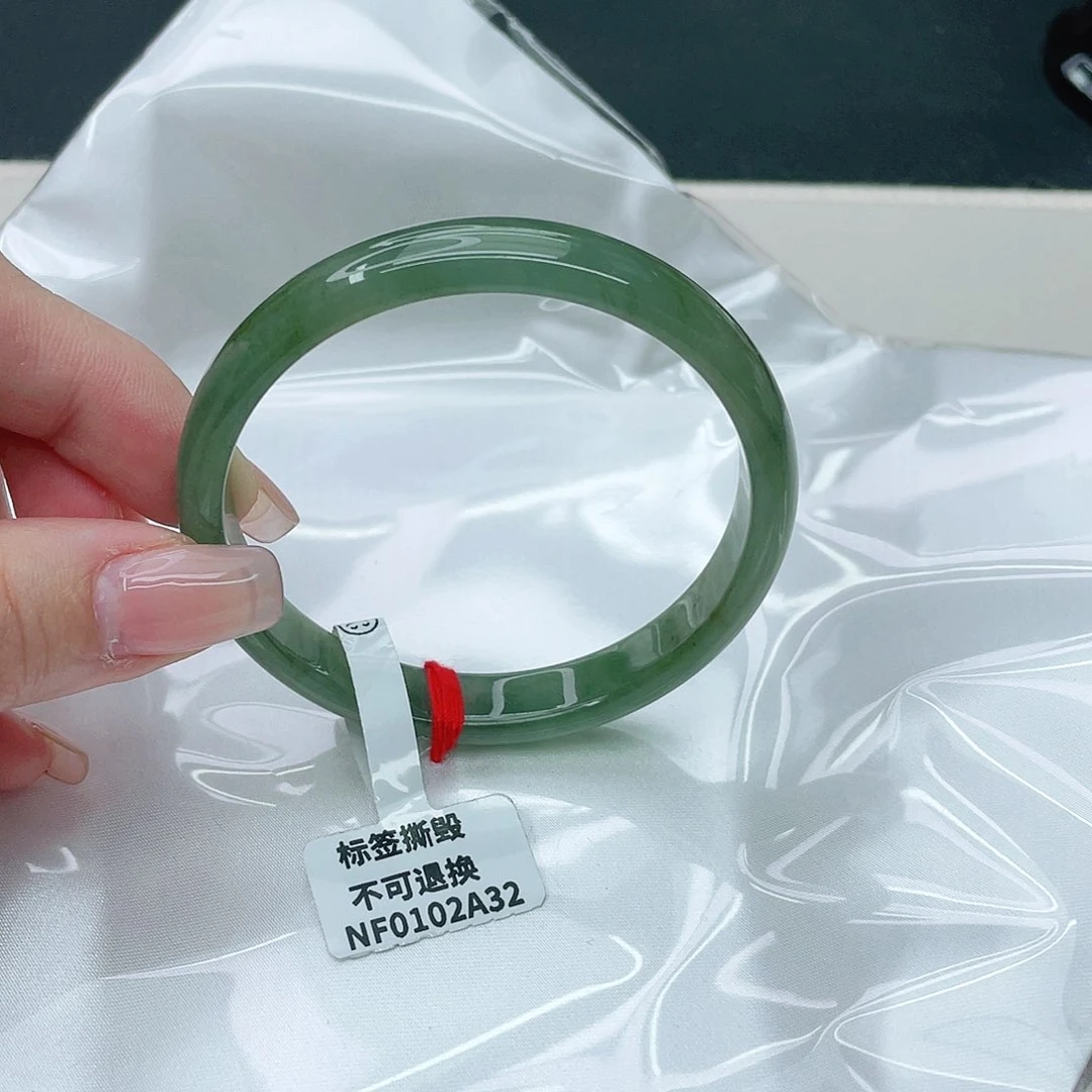 翡翠手镯未镶嵌正57.6