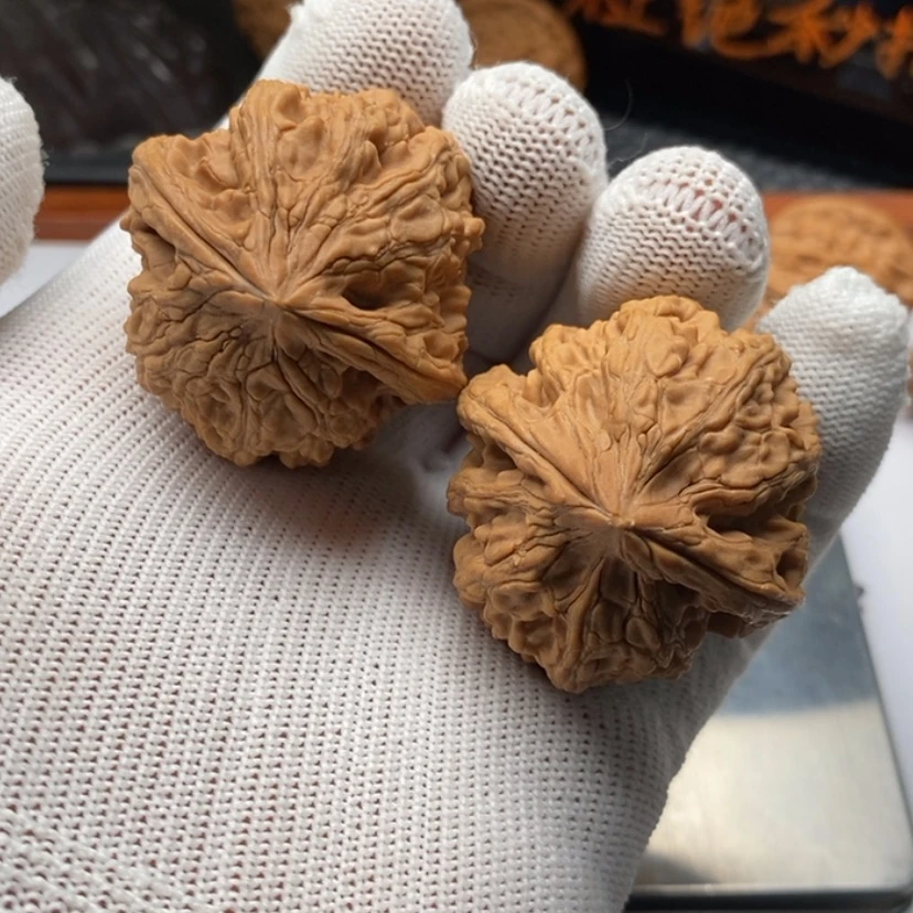 【闪购商品】文玩核桃把件?****造1大沽石