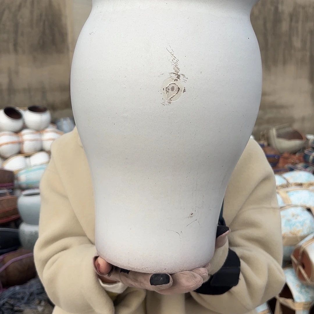 口径20高度31一个白鱼尾瑕疵