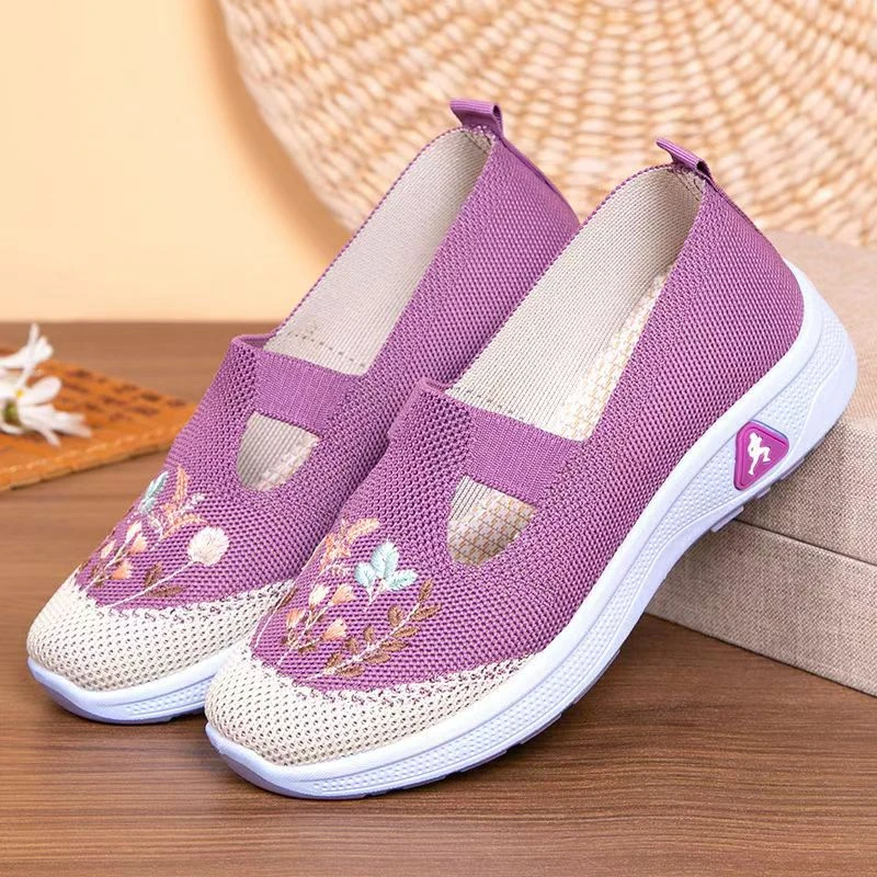 单鞋女2025春季新款中老年妈妈鞋浅口透气老北京布鞋轻便女绣花鞋