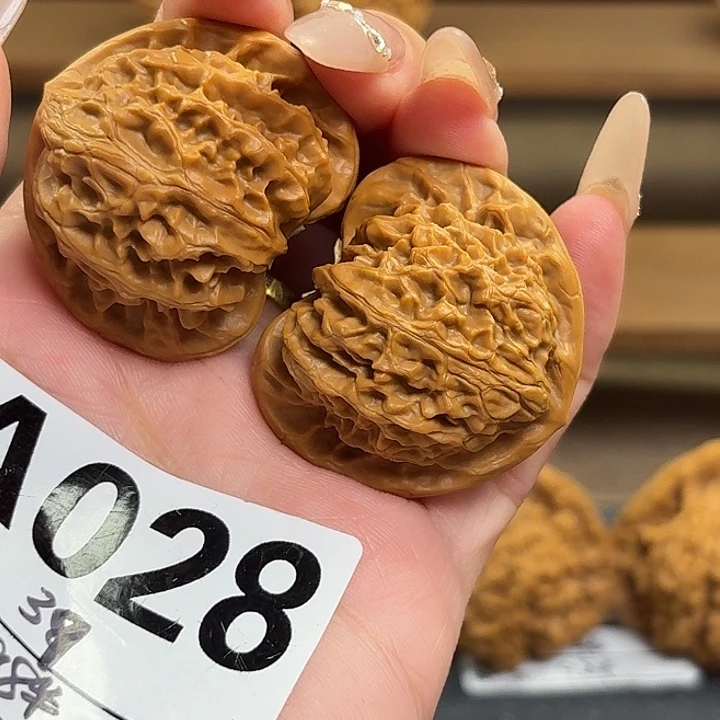 文玩核桃吊坠28号宫灯49尺