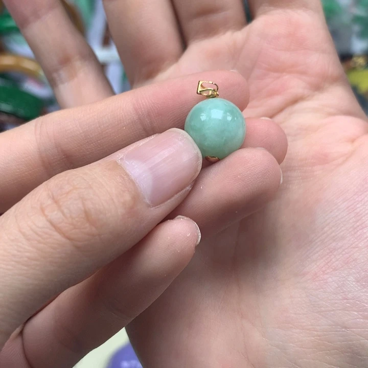 翡翠18K金镶嵌颈饰翡翠