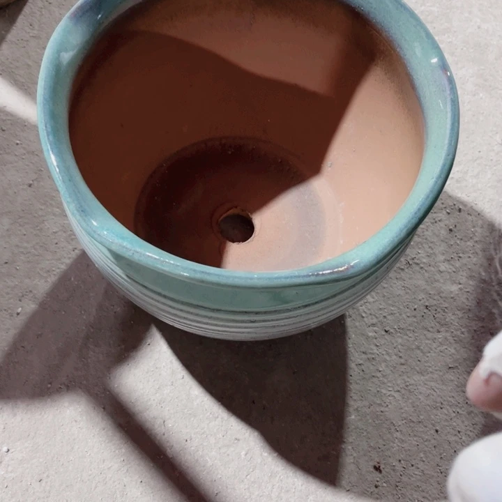 紫砂口径26高度18一只小瑕疵