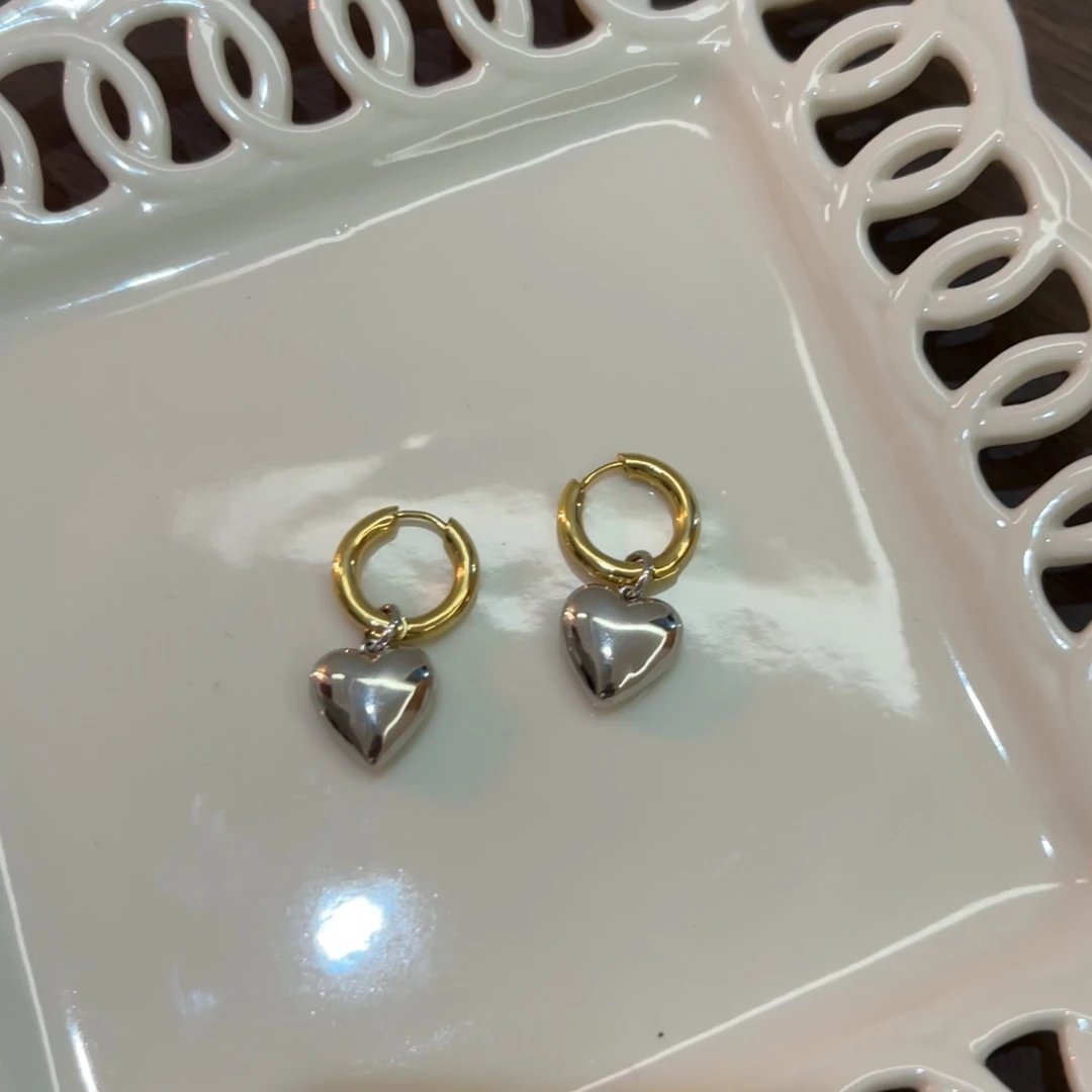 925银耳饰 CHANGE x 撞色爱心环耳扣 金属复古小众 特 E702