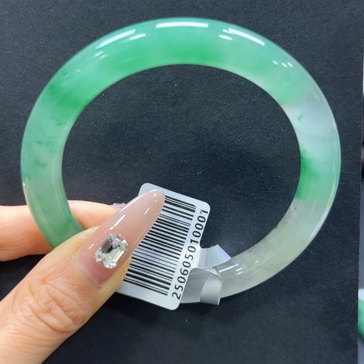 石英质玉（非洲翠）未镶嵌手镯