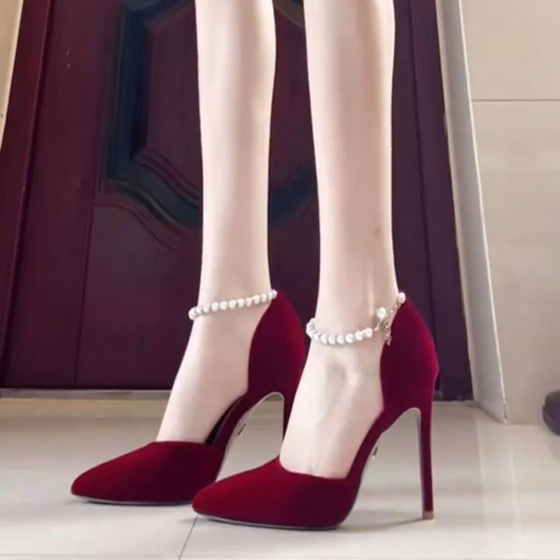 【澳门专柜正品】婚鞋新娘鞋红色绒面尖头秀禾鞋新款珍珠绑带不累脚