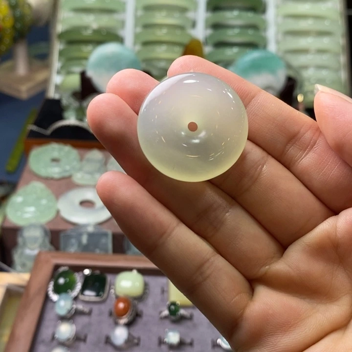 未镶嵌蛇纹石玉颈饰