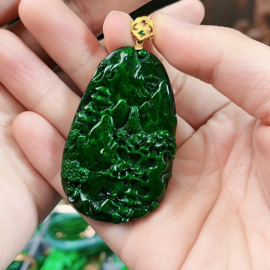 翡翠颈饰18K金镶嵌吊坠多样性