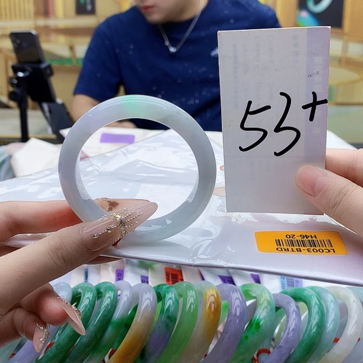 翡翠未镶嵌手镯ui