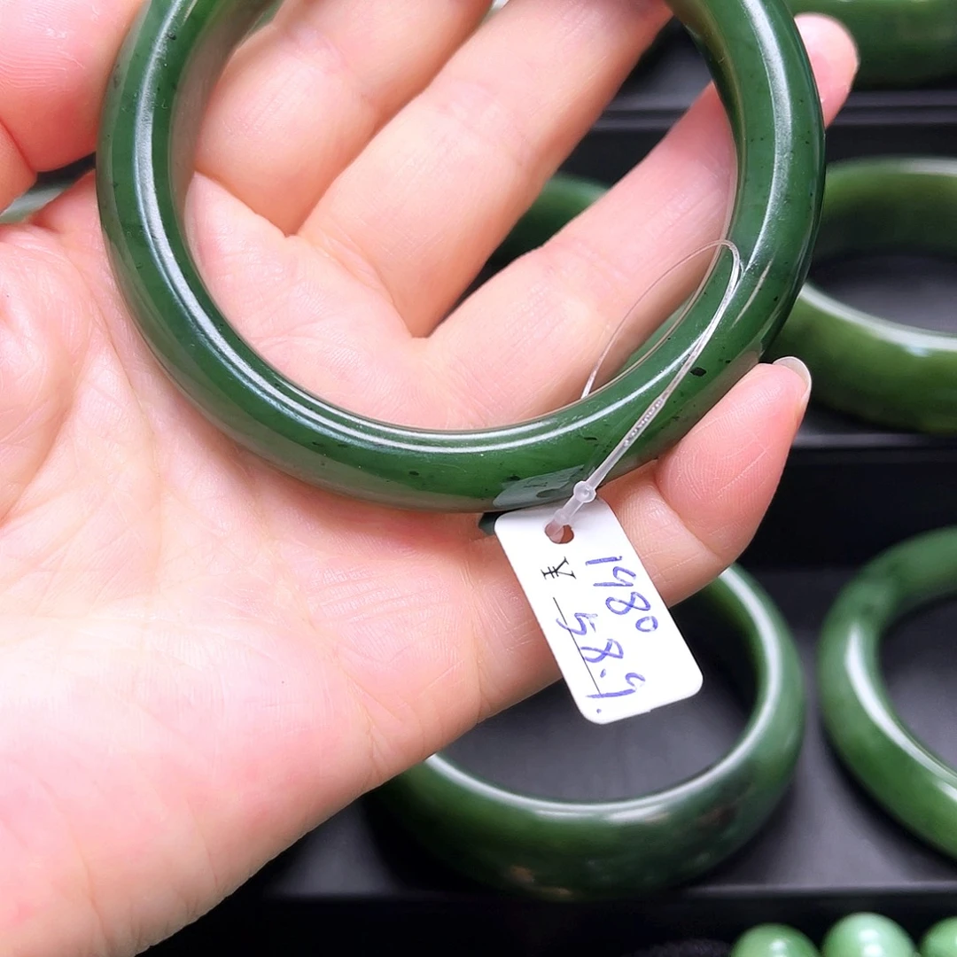 和田玉（碧玉）未镶嵌手镯