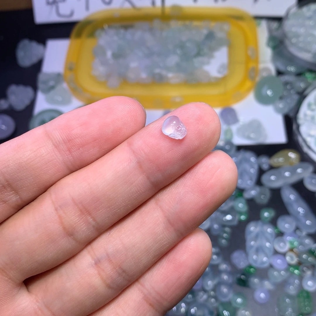 翡翠未镶嵌颈饰金蟾