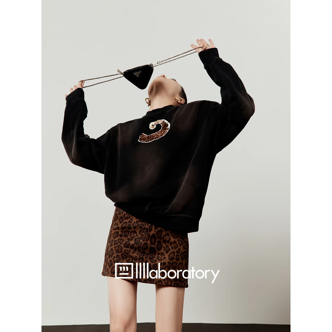 「出品」黑色卫衣女2025秋季新款豹纹尾巴水洗做旧宽松上衣