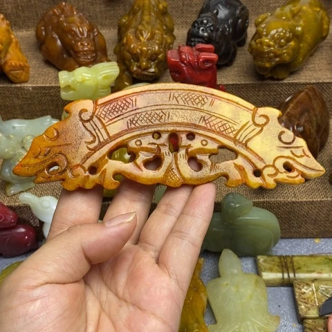 蛇纹石玉未镶嵌颈饰