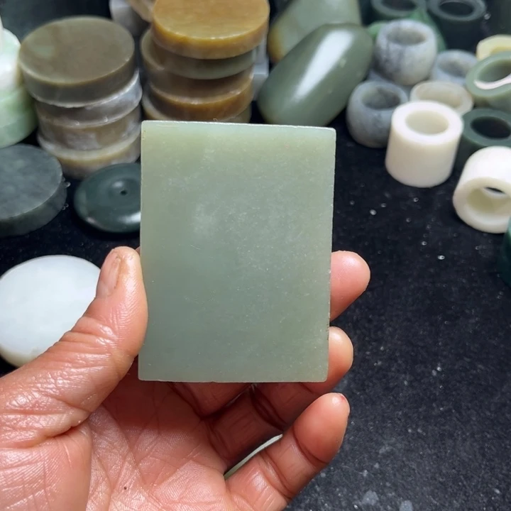 昆***物和田玉（糖玉）未镶嵌珠宝半成品