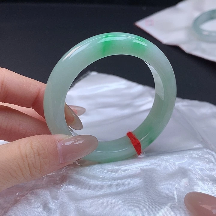 翡翠未镶嵌手镯50