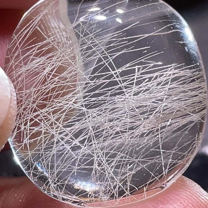 阳***阳未镶嵌发晶颈饰钛