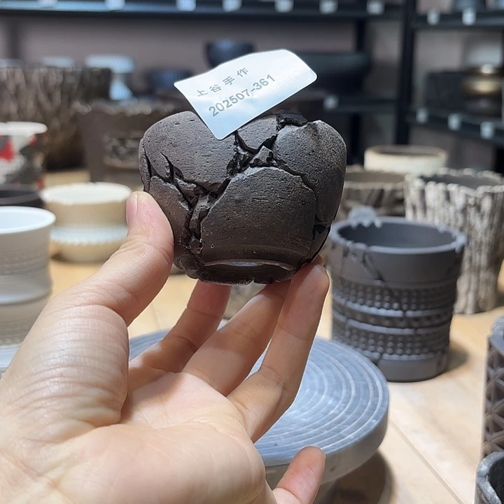 黑陶瑕疵内口6.8高5拇指盆