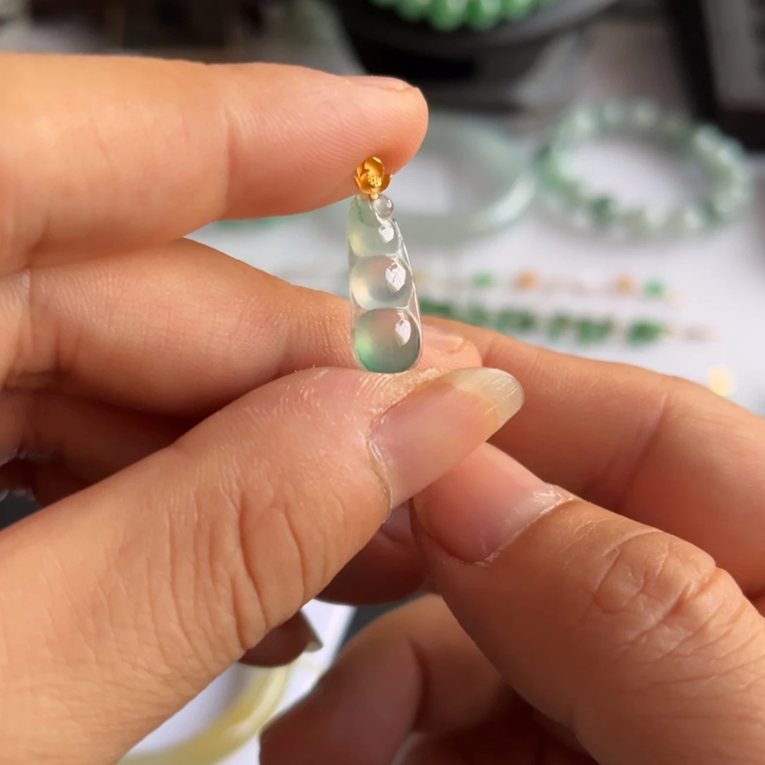 翡翠18K金镶嵌颈饰福利