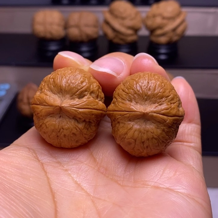 文玩核桃把件粗筋铁蛋20