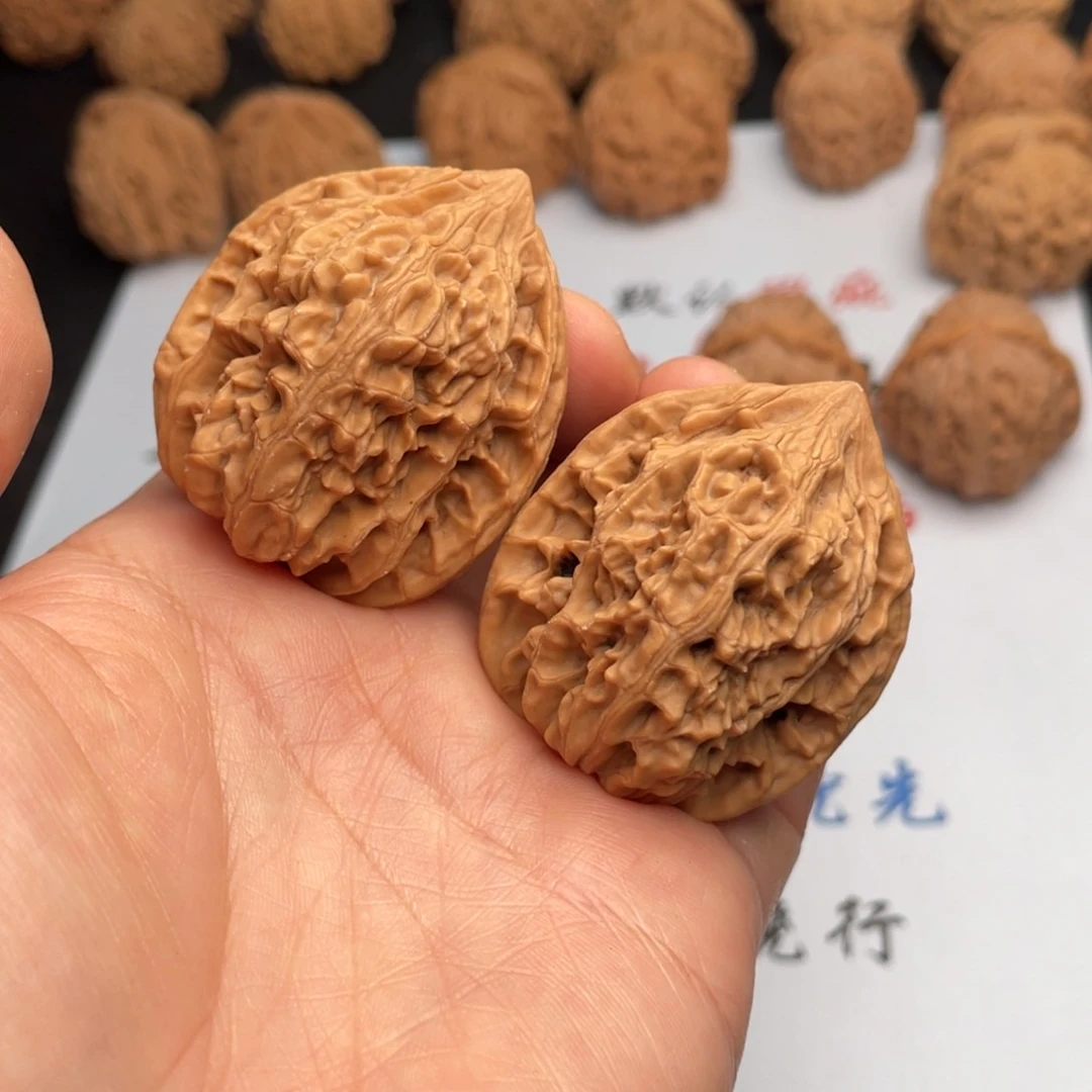 文玩核桃吊坠248。37鸡心