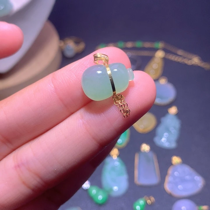 颈饰18K金镶嵌翡翠翡翠