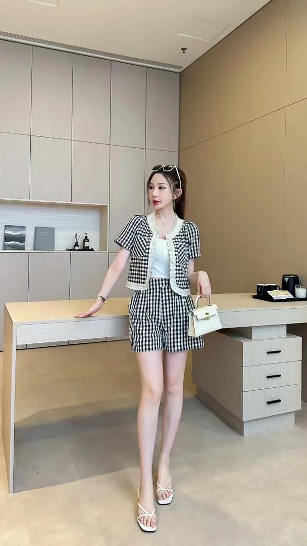 格子时尚套装女夏装蕾丝镂空衬衫上衣短裤小香风高级感两件套