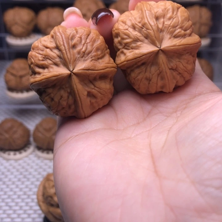 文玩核桃把件77号聚宝四棱36尺