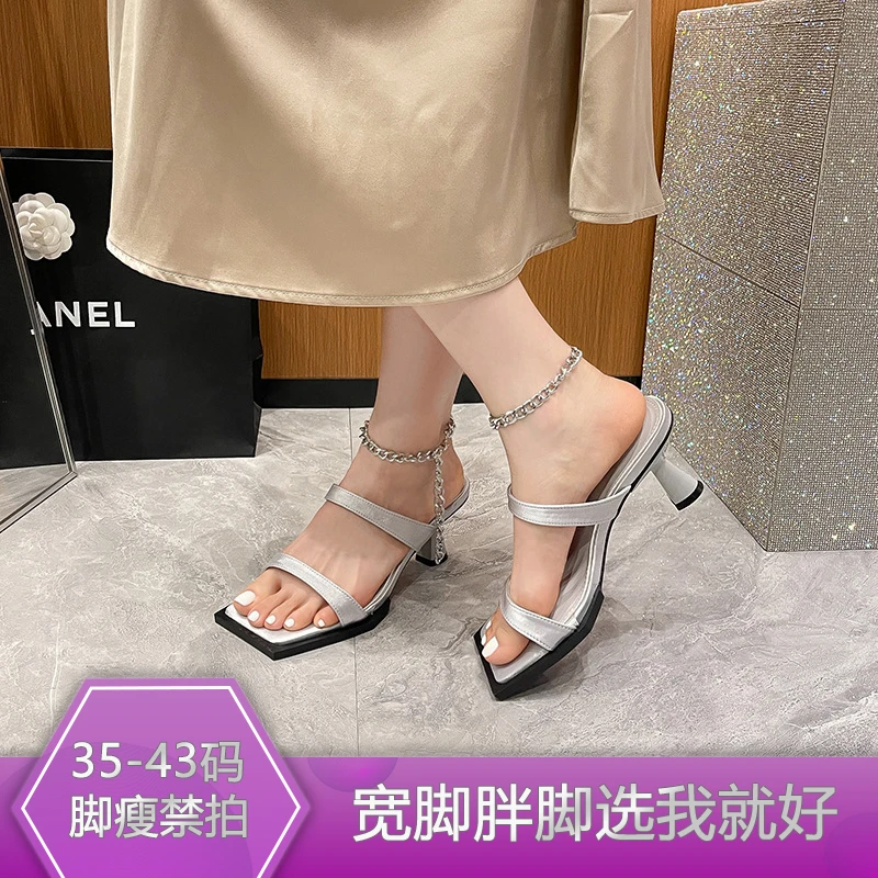 T919宽胖脚夏季方头露趾一字带加宽加肥高跟鞋链条黑色凉鞋女