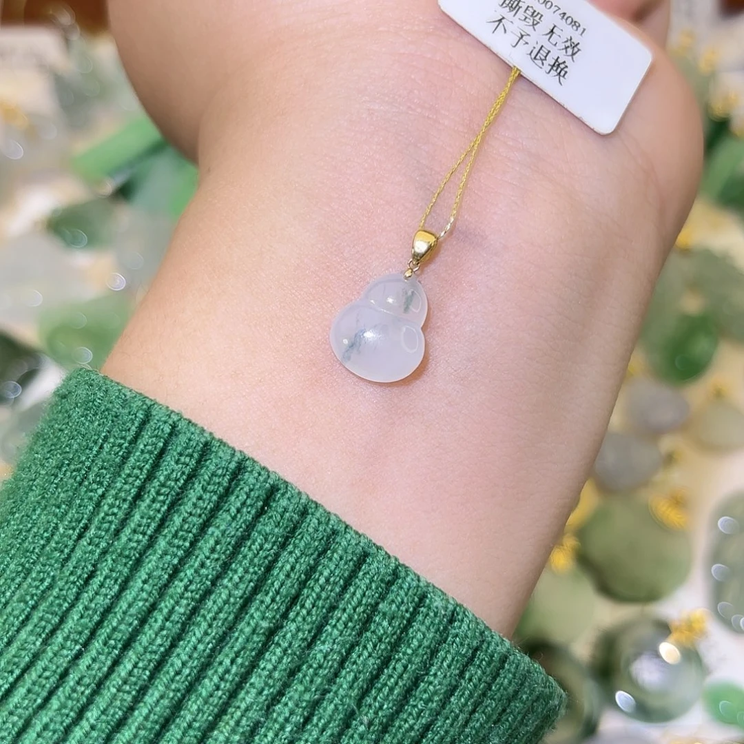 翡翠18K金镶嵌颈饰葫芦
