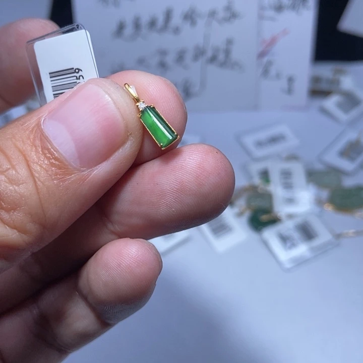 翡翠吊坠(不含链)18K金镶嵌
