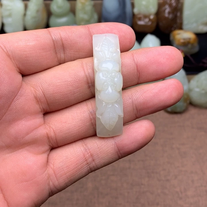 和田玉（糖玉）未镶嵌颈饰