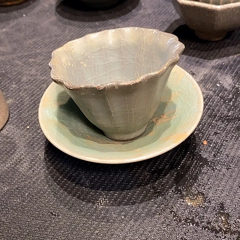 瓶滴***足龙泉青瓷龙象的造型和艺术特点