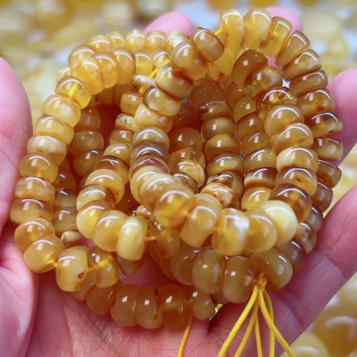 未镶嵌颈饰琥珀（矿物珀）