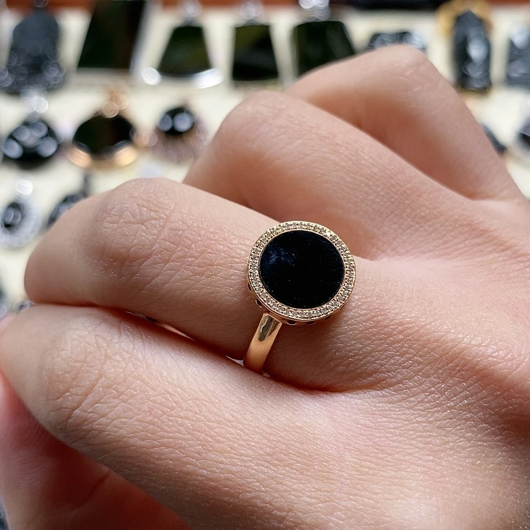 翡翠戒指18K金镶嵌美****e1。