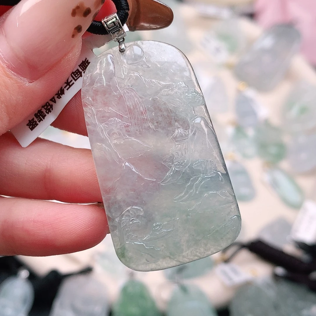 翡翠颈饰18K金镶嵌飘彩山水牌51、45，25.7、4