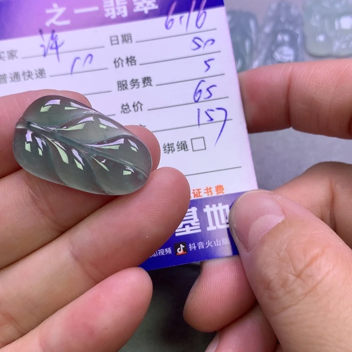 翡翠未镶嵌颈饰许*多