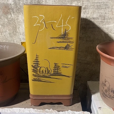 紫砂中国宜兴紫砂花，