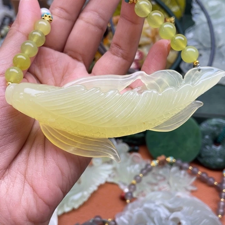 蛇纹石玉未镶嵌吊坠