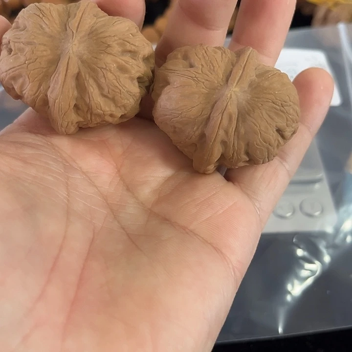 把件文玩核桃边37肚42左右微瑕元宝，编号029