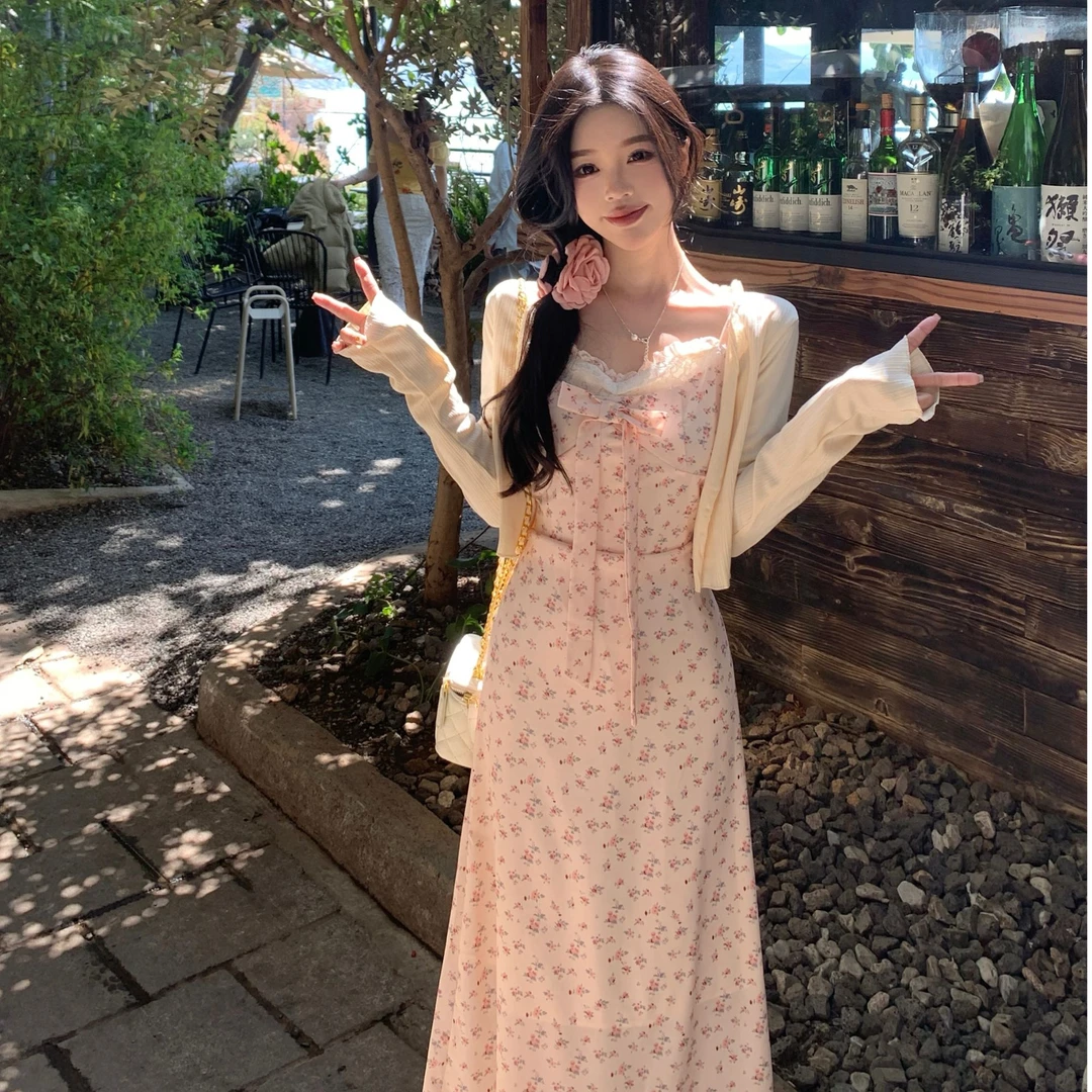 8906 雾漫花海 蕾丝拼接甜美显瘦修身吊带裙+开衫两件套