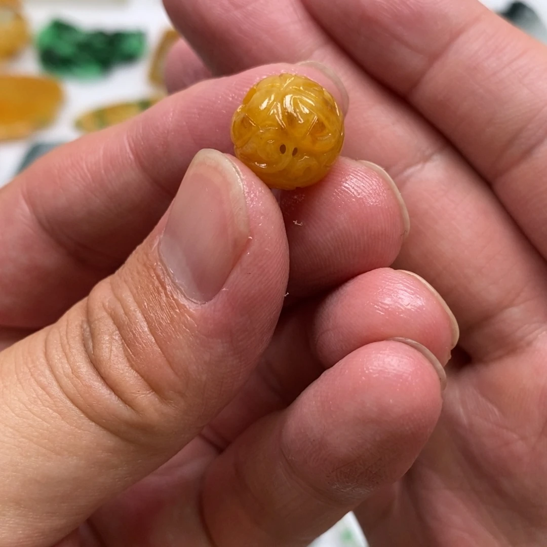 翡翠未镶嵌颈饰单珠