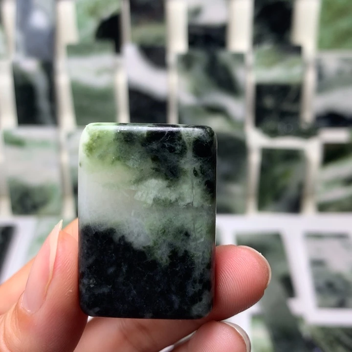 独山玉颈饰未镶嵌