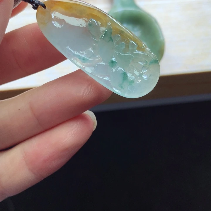 翡翠未镶嵌颈饰吊坠