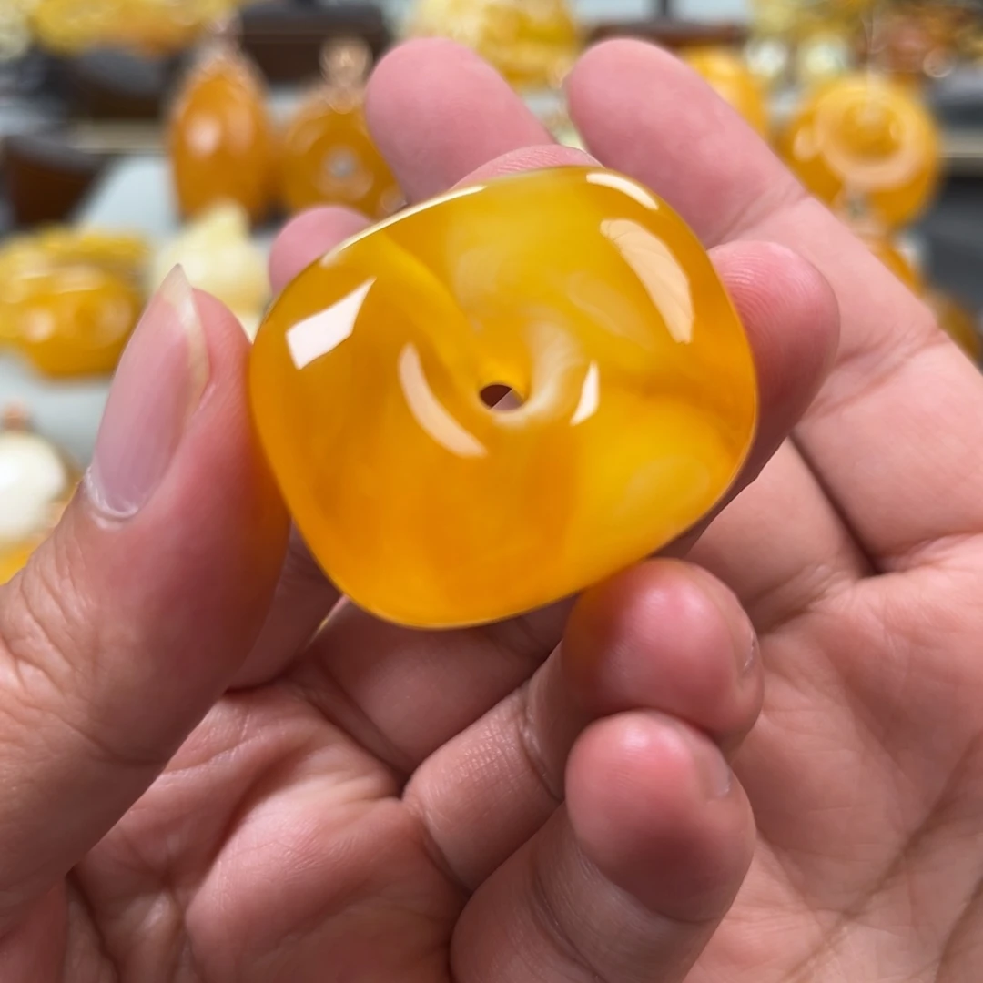 蜜蜡未镶嵌珠宝奇石