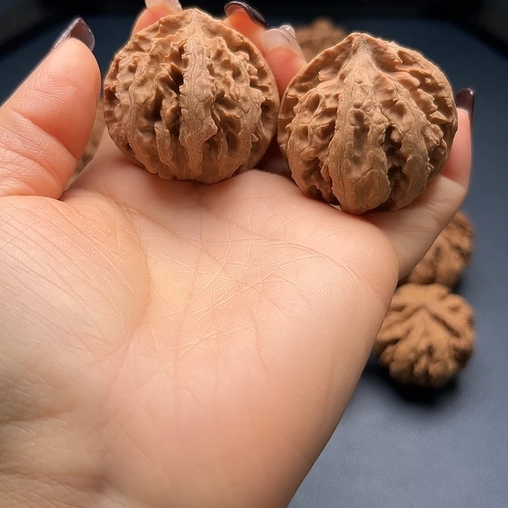 核桃秦岭文玩核桃灯笼