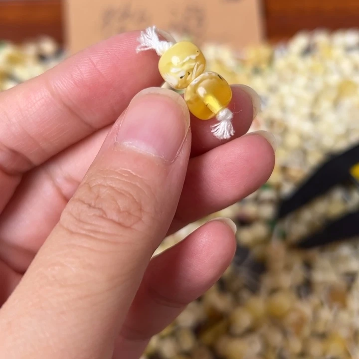 蜜蜡未镶嵌裸石8.9mm一对