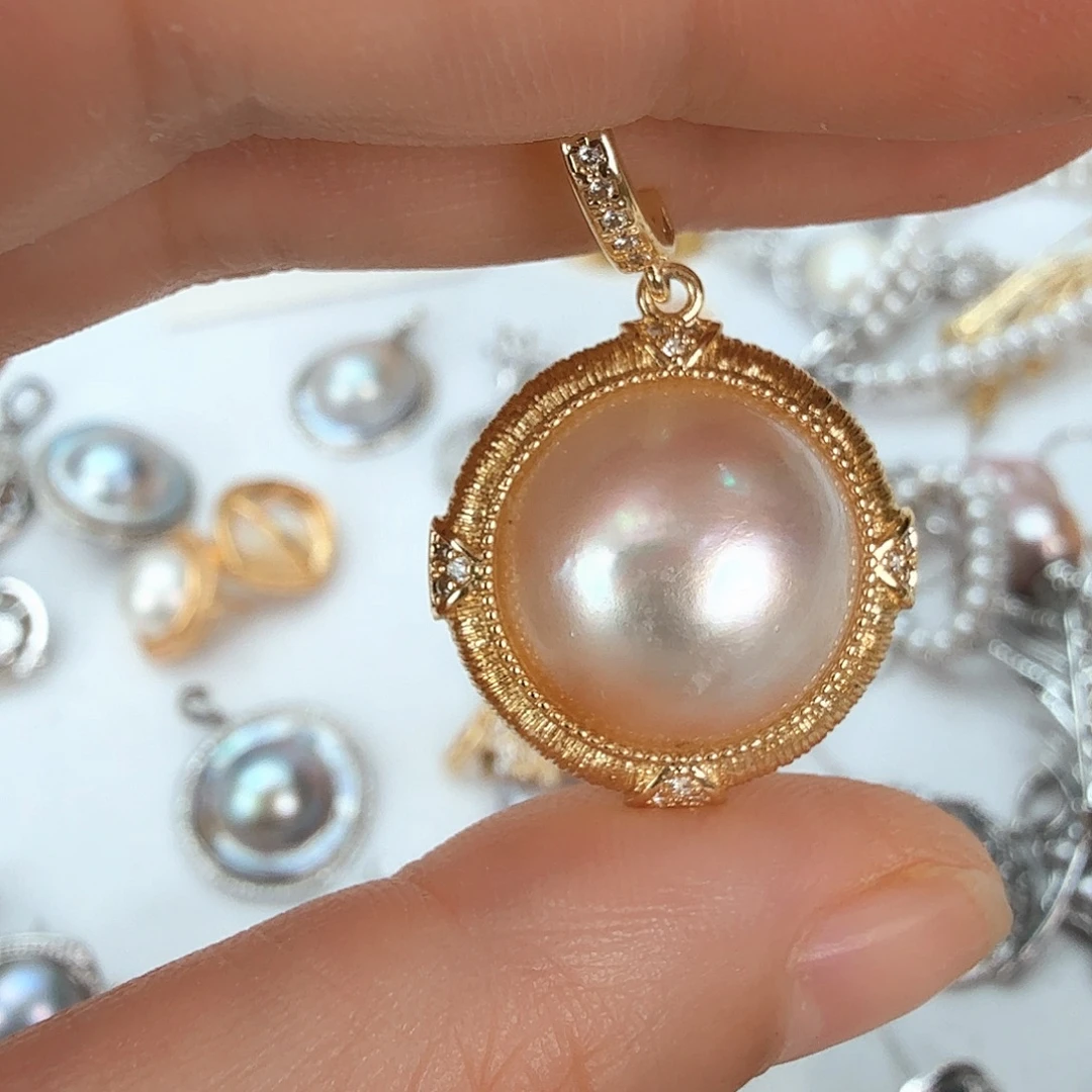 未镶嵌拼合珍珠（马贝珠）颈饰