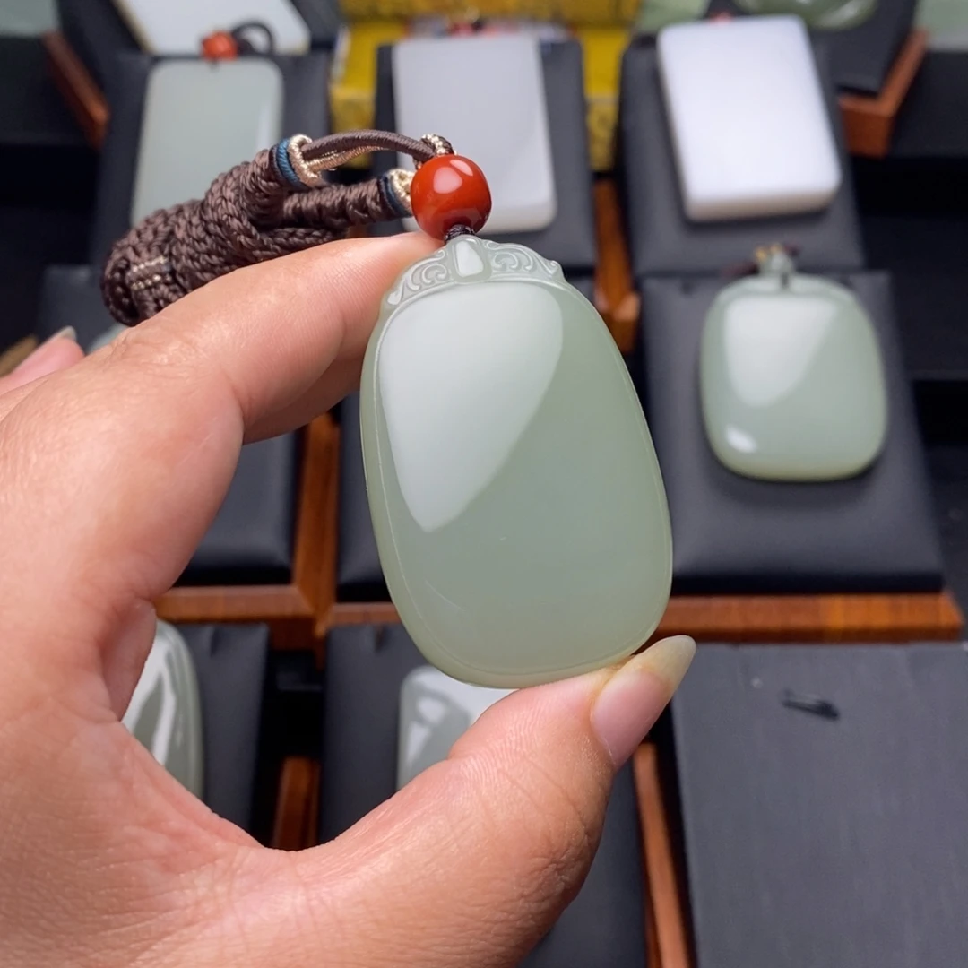 天***语和田玉未镶嵌颈饰