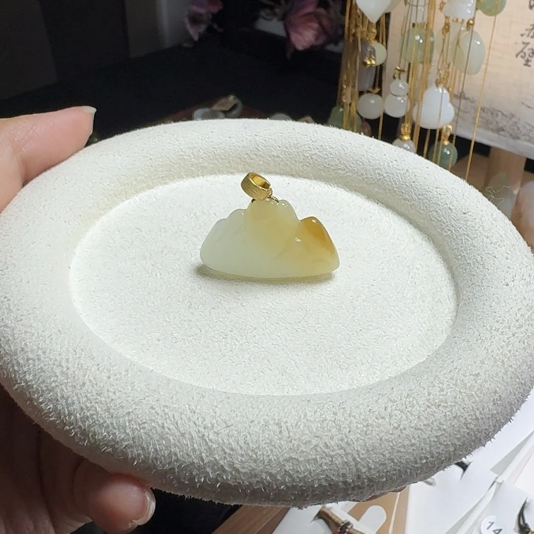 G***e和田玉18K金镶嵌颈饰日照金山