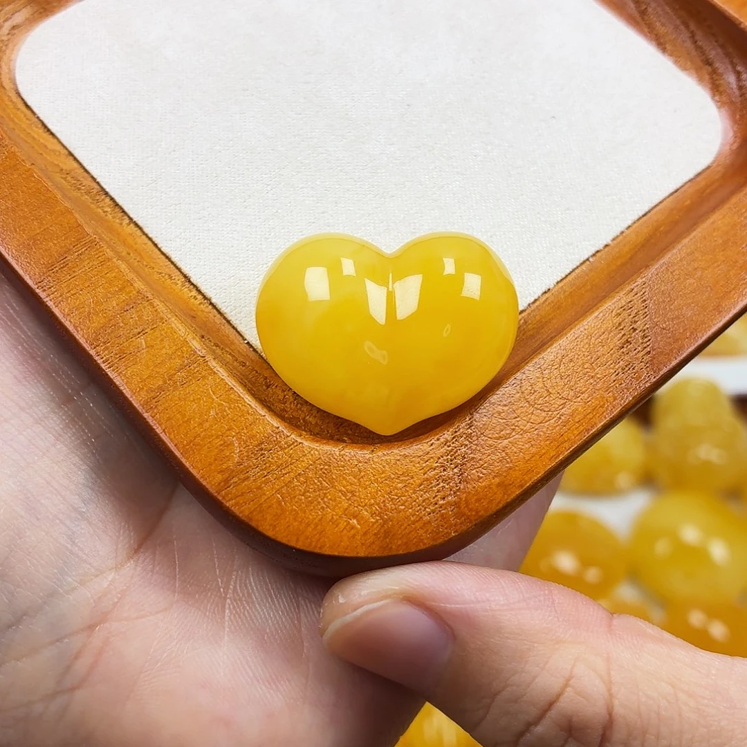蜜蜡颈饰未镶嵌焦皮浓蜡妖花爱心